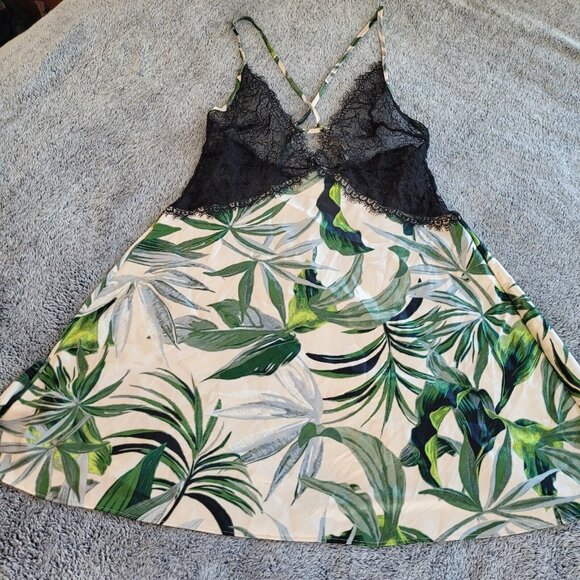 VIctorias Secret Cami Slip Dress Small Lace Satin Palm Lace Romantic Y2K 17459 - Picture 1 of 9